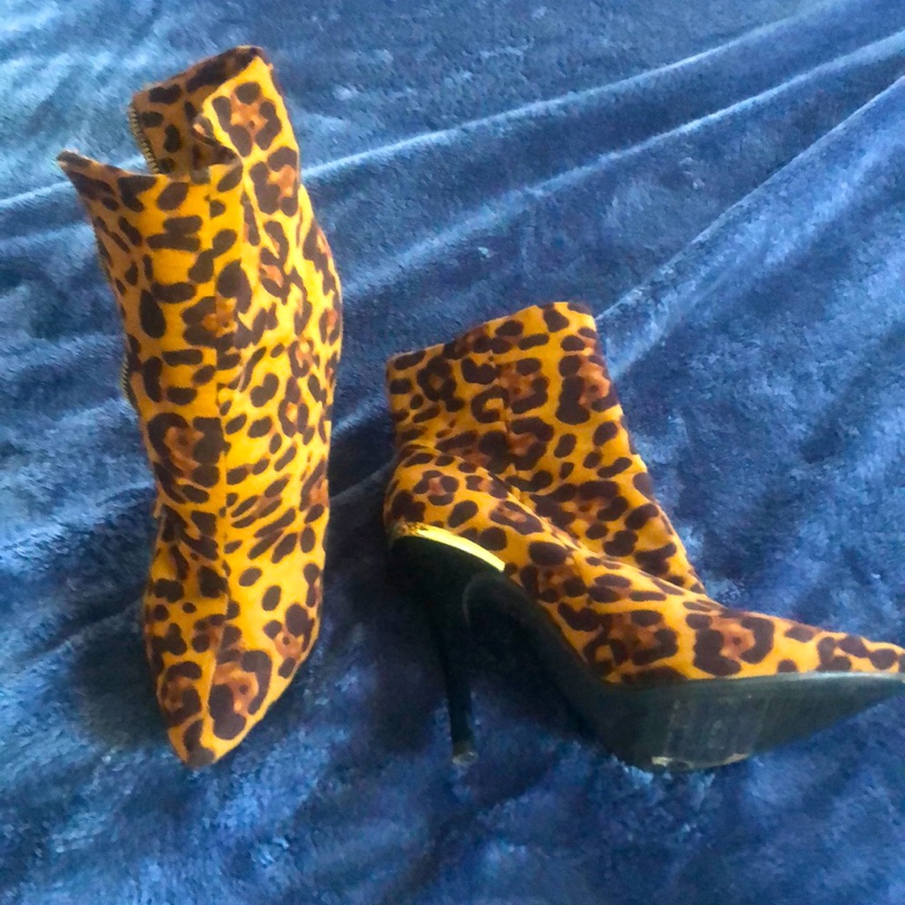 Leopard. High heel ankle books good condition